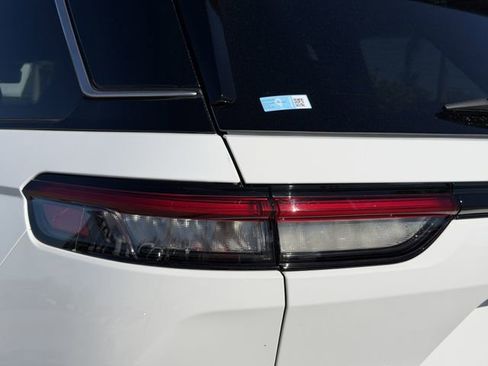 Used 2022 Jeep Grand Cherokee Summit image 8