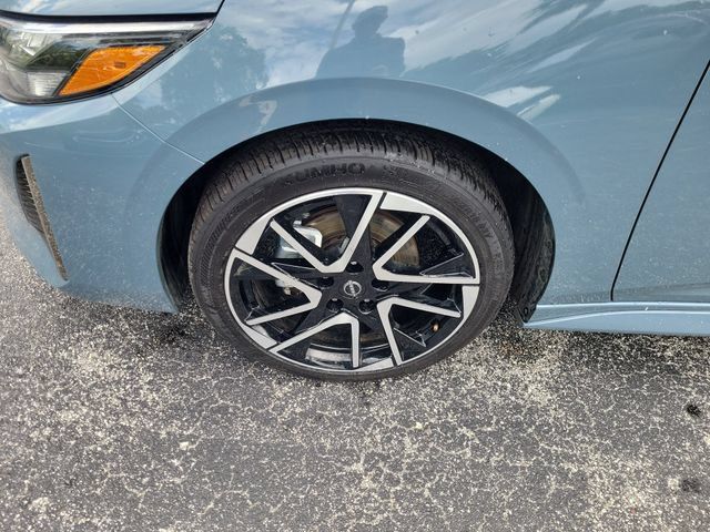 Used 2025 Nissan Sentra SR FWD image 5