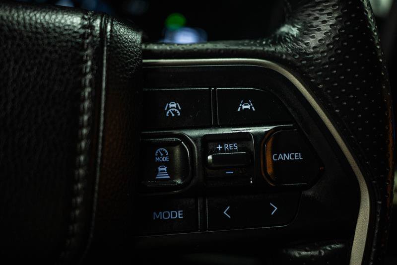 Used 2025 Toyota 4Runner SR5 AWD/4WD image 18