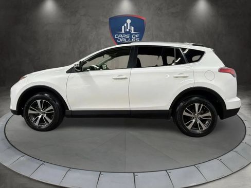 Used 2018 Toyota RAV4 XLE FWD image 2