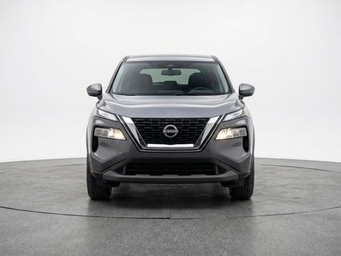 Used 2025 Nissan Rogue SV FWD image 2