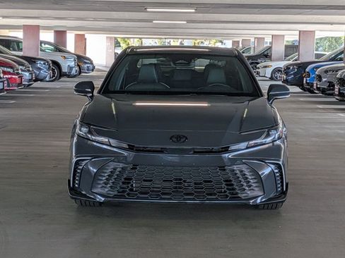 Used 2025 Toyota Camry SE w/ Convenience Package FWD image 2