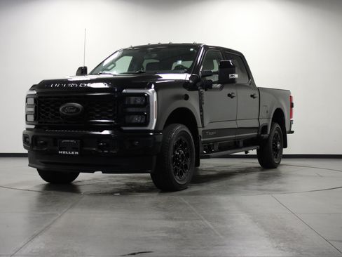 Used 2025 Ford F250 Lariat w/ Black Appearance Package AWD/4WD image 8