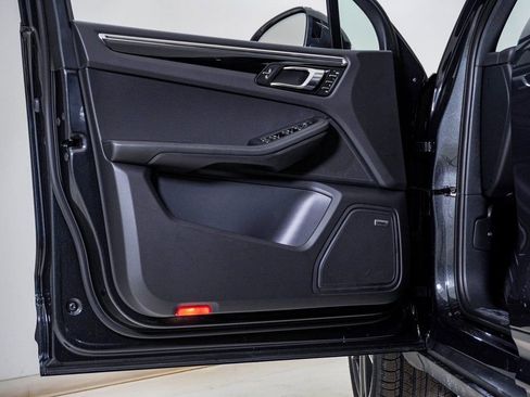 New 2026 Porsche Macan image 25