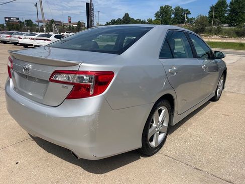 Used 2012 Toyota Camry SE FWD image 7