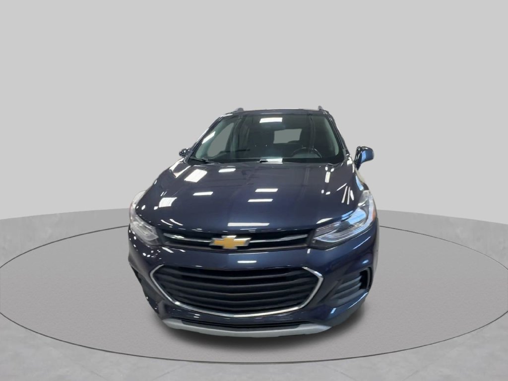 Used 2018 Chevrolet Trax LT w/ Sun & Sound Package FWD image 3
