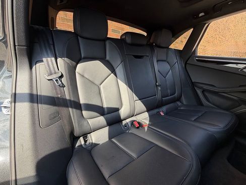 Certified 2025 Porsche Macan AWD/4WD image 22