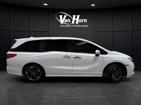 Used 2023 Honda Odyssey Elite image 2