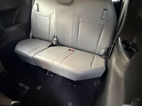 Used 2025 Toyota Sienna XLE FWD image 32