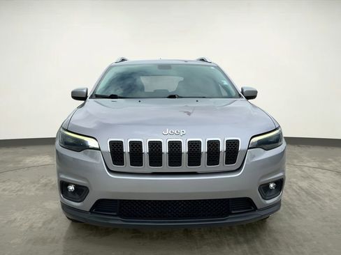 Used 2019 Jeep Cherokee Latitude w/ Cold Weather Group FWD image 12