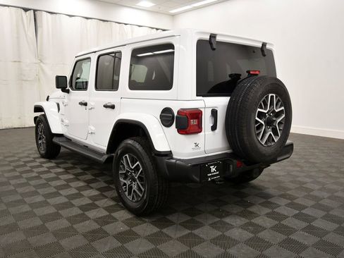 Used 2024 Jeep Wrangler Unlimited Sahara AWD/4WD image 5