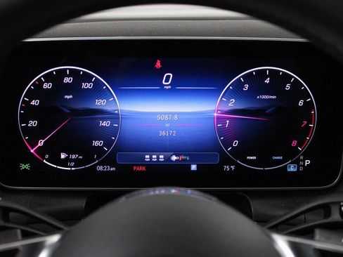 Used 2025 Mercedes-Benz GLC 300 image 33