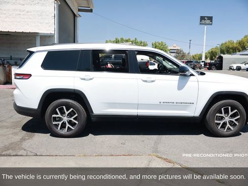 Used 2023 Jeep Grand Cherokee L Limited w/ Luxury Tech Group II RWD image 7