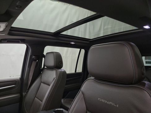 Used 2022 GMC Yukon XL Denali w/ Advanced Technology Package image 9