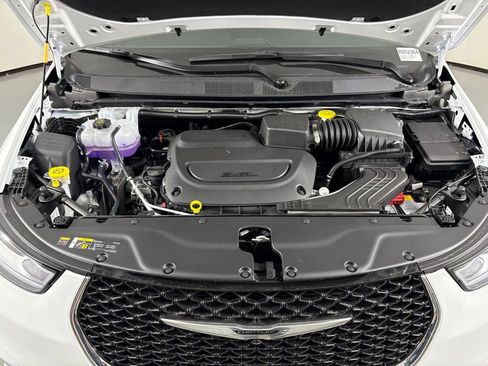 New 2026 Chrysler Pacifica Select FWD image 41