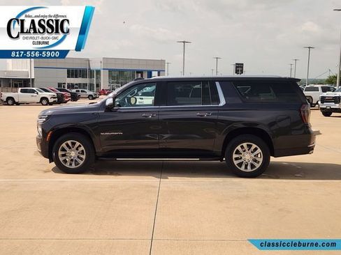 Used 2025 Chevrolet Suburban Premier RWD image 7