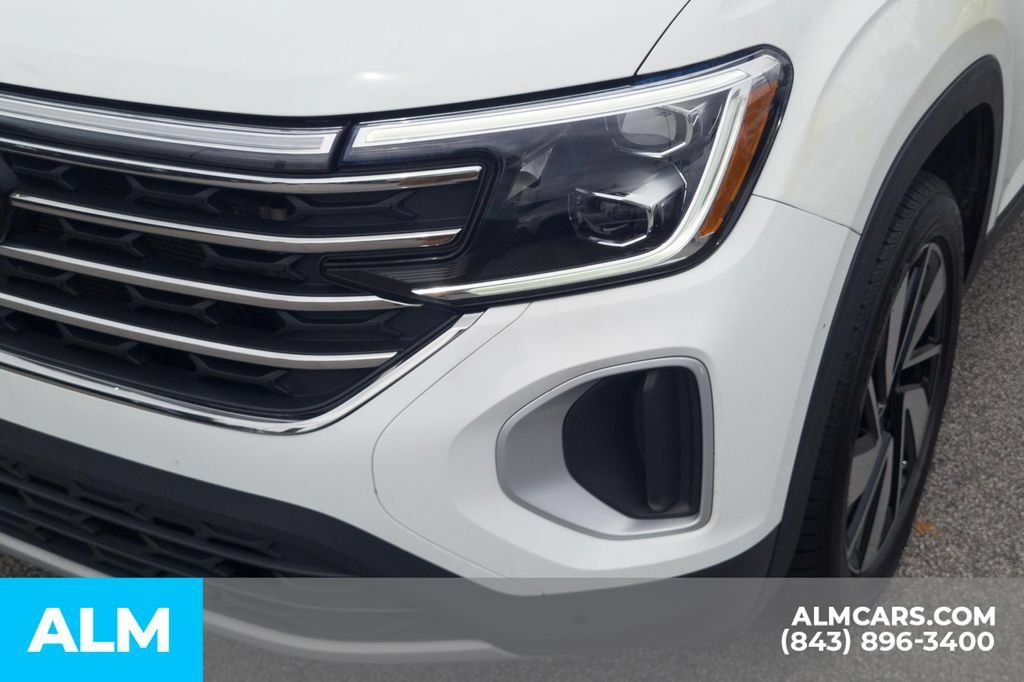 Used 2025 Volkswagen Atlas SE FWD image 12