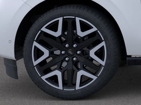 New 2025 Ford Expedition Platinum w/ Platinum Ultimate Package image 19