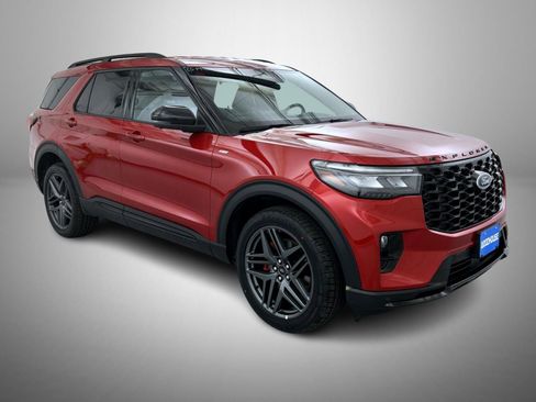 Used 2025 Ford Explorer ST-Line w/ ST-Line Street Pack AWD/4WD image 3