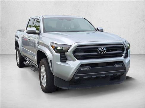 Used 2025 Toyota Tacoma SR5 AWD/4WD image 3