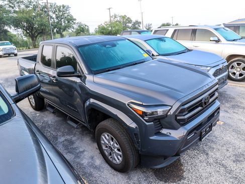 Used 2025 Toyota Tacoma SR5 AWD/4WD image 7