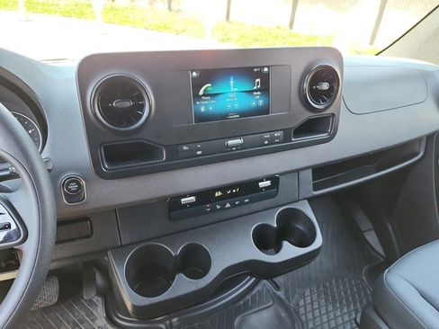 Used 2024 Mercedes-Benz Sprinter 2500 image 7