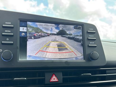 Used 2025 Hyundai Elantra Sport FWD image 15
