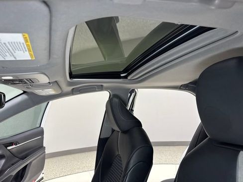 Used 2023 Toyota Camry SE FWD image 2