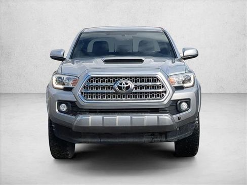 Used 2017 Toyota Tacoma SR5 image 2