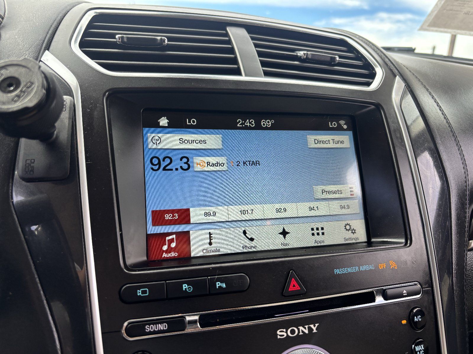 Used 2017 Ford Explorer Platinum AWD/4WD image 24