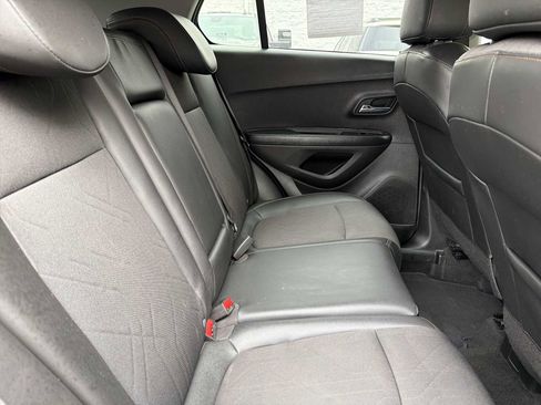 Certified 2022 Chevrolet Trax LT w/ LT Convenience Package image 25