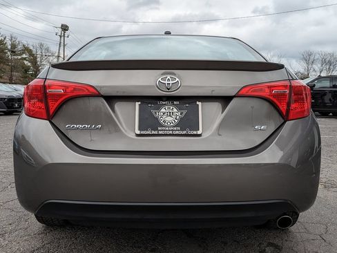 Used 2017 Toyota Corolla SE w/ SE Premium Package FWD image 10
