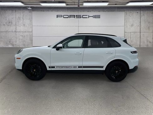 Certified 2025 Porsche Cayenne AWD/4WD image 2
