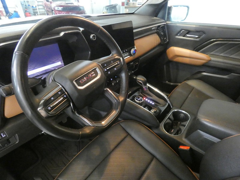 Used 2023 GMC Canyon AT4 w/ AT4 Premium Package AWD/4WD image 9