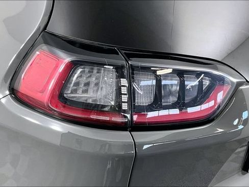 Used 2021 Jeep Cherokee Latitude Plus FWD image 22