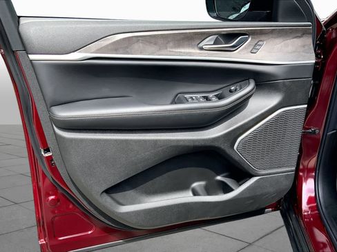 New 2026 Jeep Grand Cherokee Limited RWD image 8