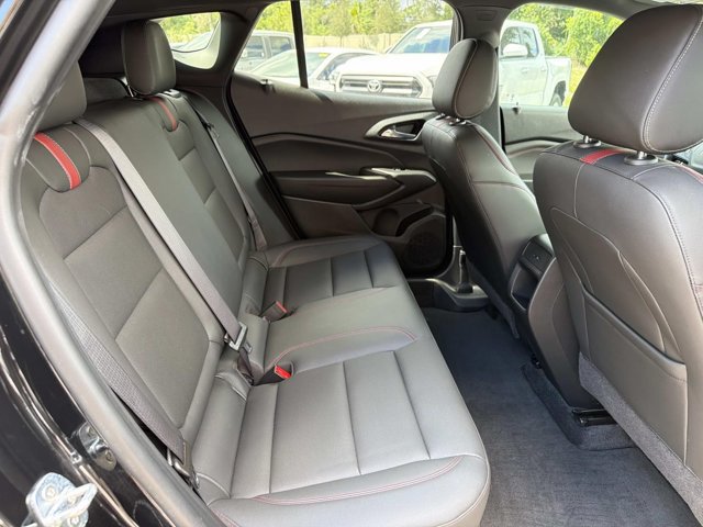 Used 2024 Chevrolet Trax RS w/ Sunroof Package FWD image 19