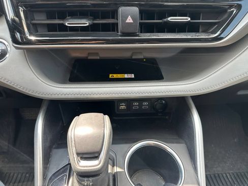 Used 2023 Toyota Highlander XLE AWD/4WD image 43