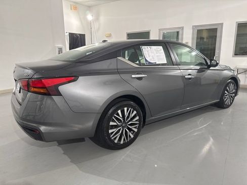 Used 2024 Nissan Altima 2.5 SV FWD image 14