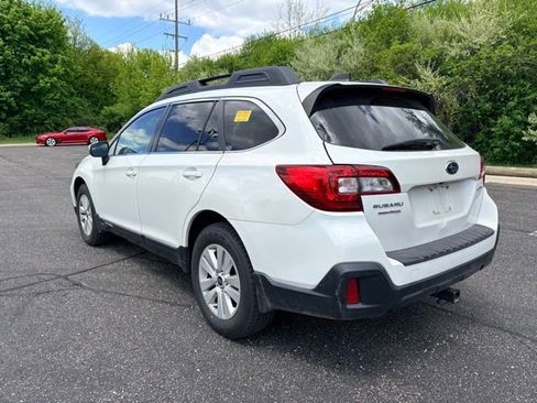 Used 2019 Subaru Outback 2.5i Premium w/ Popular Package #2 AWD/4WD image 3