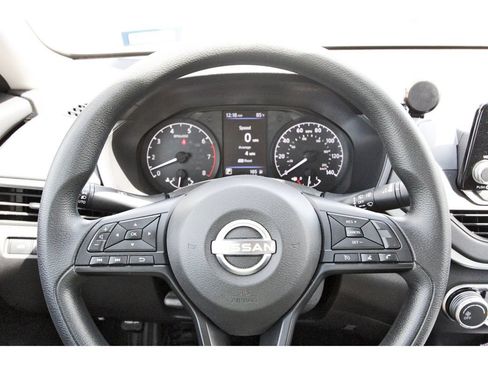 Used 2024 Nissan Altima 2.5 S FWD image 7