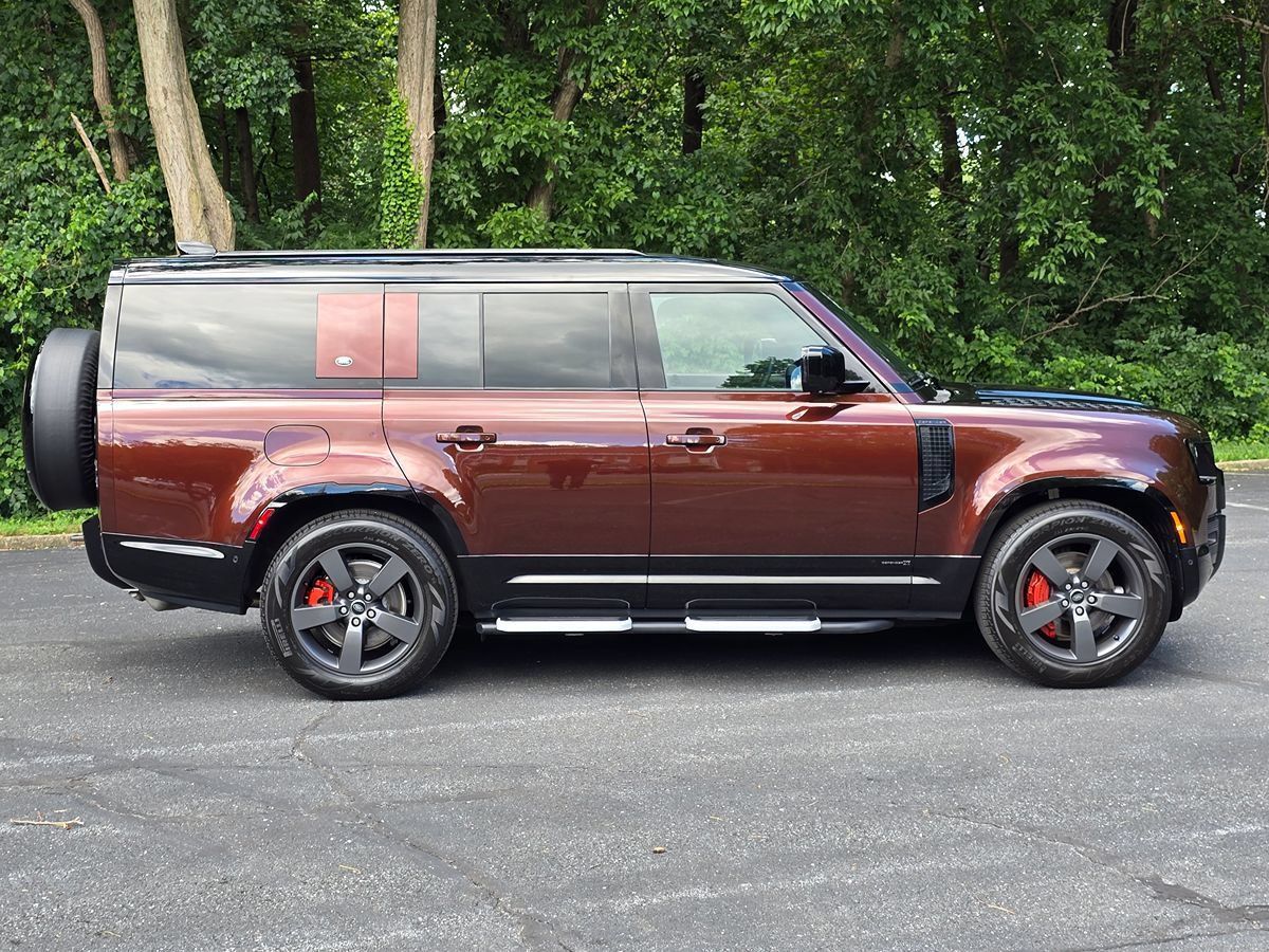 Used 2023 Land Rover Defender 130 X AWD/4WD image 7