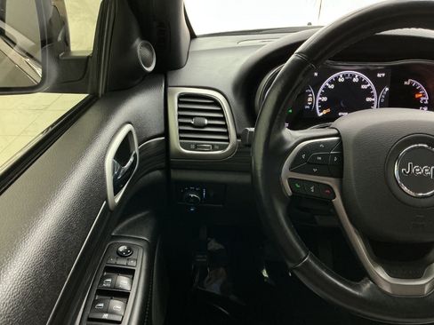 Used 2021 Jeep Grand Cherokee Laredo AWD/4WD image 30