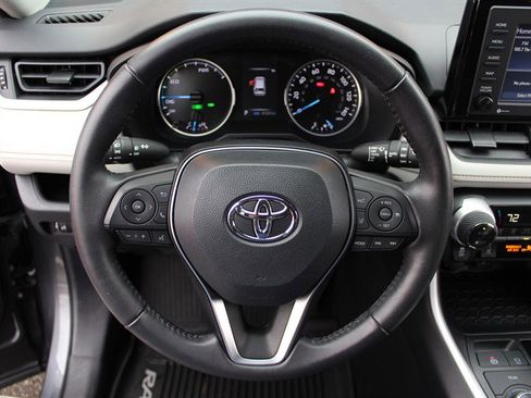 Used 2020 Toyota RAV4 XLE image 15