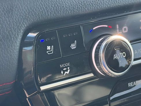 Used 2025 Honda Pilot Black Edition image 35