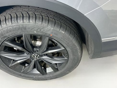 Used 2024 Volkswagen Tiguan SE image 11