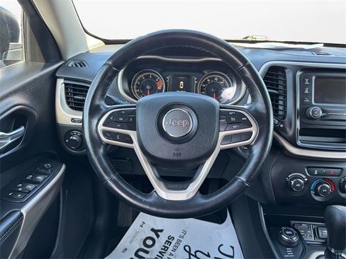 Used 2017 Jeep Cherokee Altitude image 12