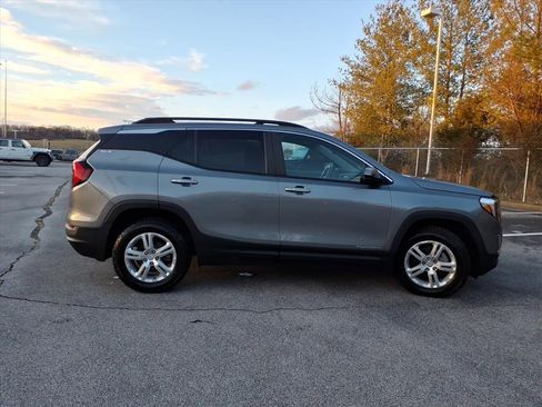 Used 2021 GMC Terrain SLE w/ Driver Convenience Package image 5