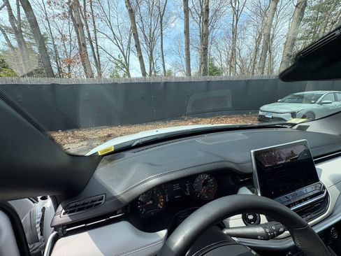 Used 2025 Jeep Compass Limited image 32