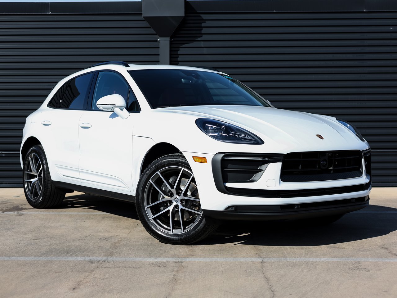 Certified 2026 Porsche Macan AWD/4WD image 9